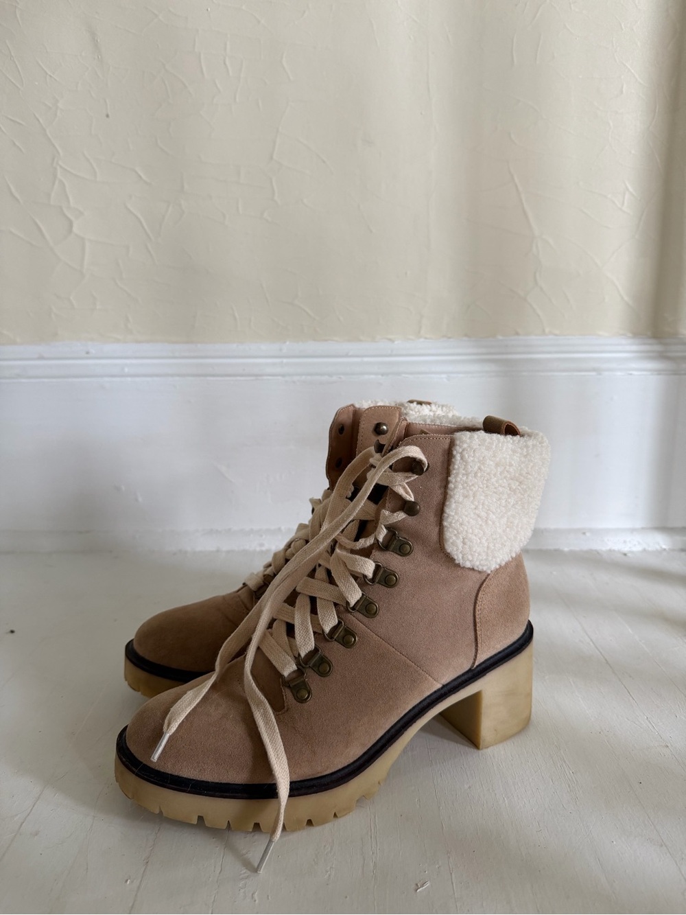 Women’s Suede Lace-Up Shearling Collar Heeled Boot